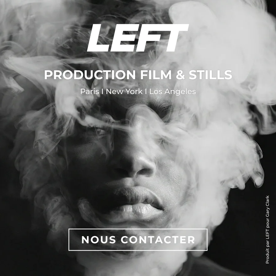 Portrait en noir et blanc, le visage traversé de fumée.