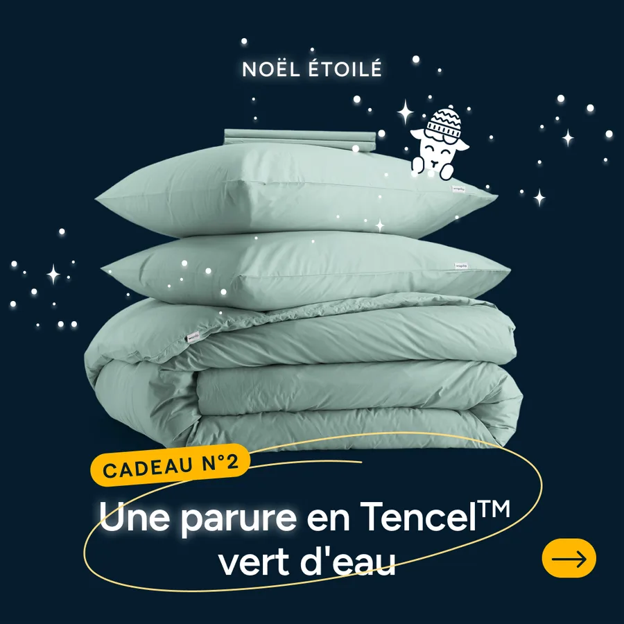 Parure en Tencel vert d’eau empilée, deuxième cadeau de la sélection.